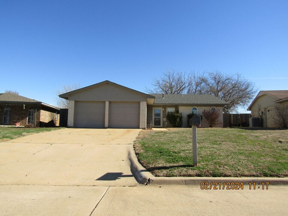 4734 SE Sunnymeade in Lawton, OK - Building Photo