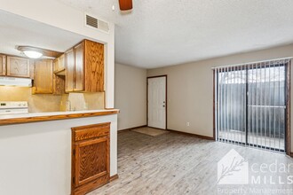 Stone Edge Apartments in Wichita, KS - Building Photo - Interior Photo