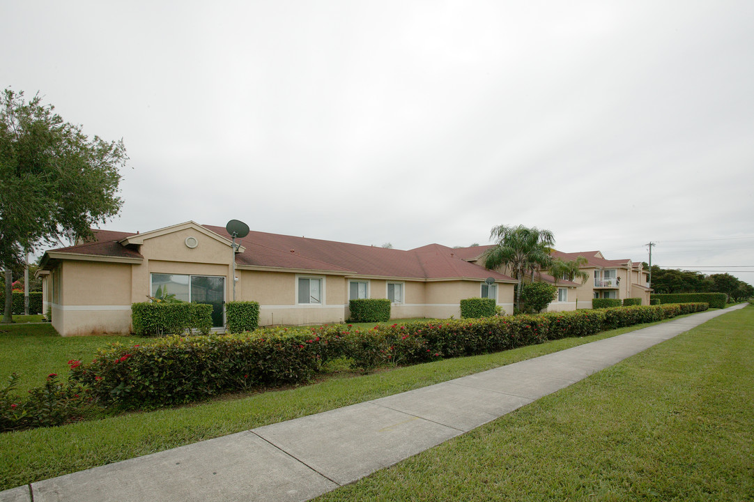 Royal Palm Gardens in Homestead, FL - Building Photo