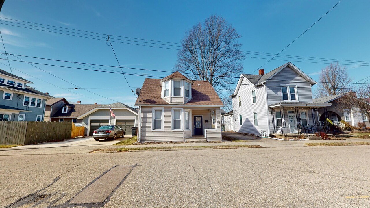 209 N Sycamore St in Harrison, OH - Building Photo