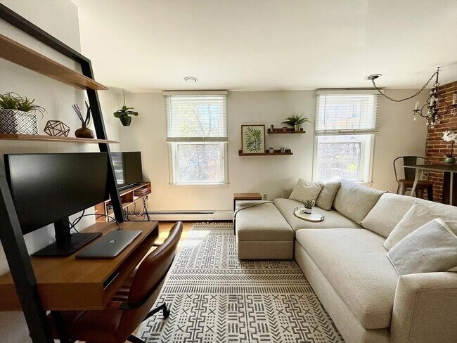 10 Derne St, Unit 3 in Boston, MA - Foto de edificio - Building Photo