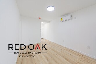 211 1/2 W 47th St in Los Angeles, CA - Building Photo - Building Photo