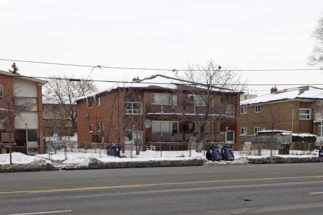 798-800 Ellesmere Rd in Toronto, ON - Building Photo - Building Photo