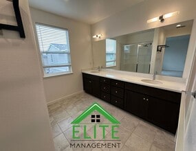 4060 Beechcraft Way in Sacramento, CA - Building Photo - Building Photo