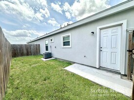 908 Kentucky St in Alton, TX - Building Photo