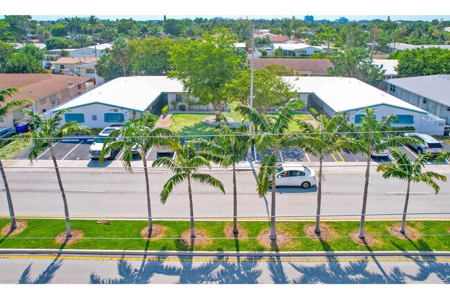 5901-5911 NE 18th Ave in Fort Lauderdale, FL - Building Photo - Building Photo