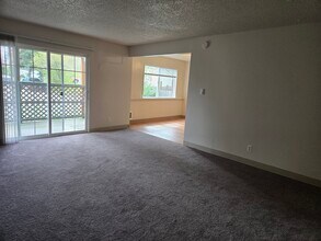 109 SW Cherry Park Rd, Unit 109 in Troutdale, OR - Building Photo - Building Photo