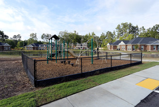 Lake Pointe Apartments in Summerville, SC - Building Photo - Building Photo