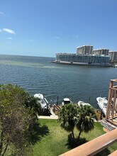 1632 S Bayshore Ct, Unit 402 in Miami, FL - Building Photo - Building Photo