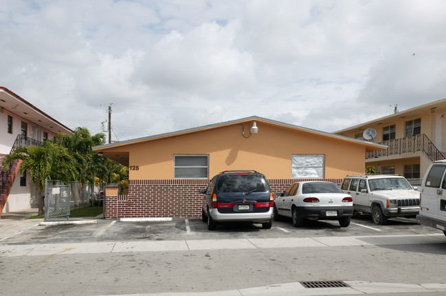 125 W 26th St in Hialeah, FL - Building Photo - Building Photo