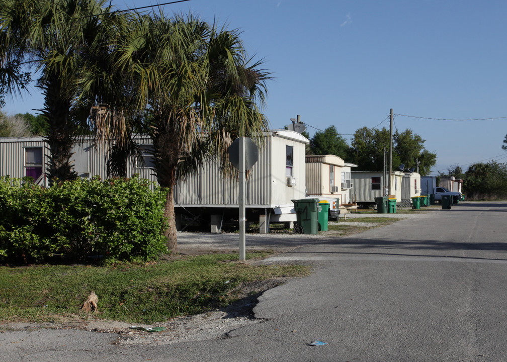 4710 Miraham Dr in Immokalee, FL - Building Photo