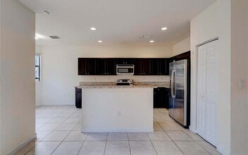 15166 SW 119th St in Miami, FL - Building Photo - Building Photo