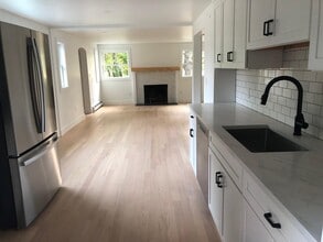 13 Thomas St in Concord, NH - Building Photo - Building Photo