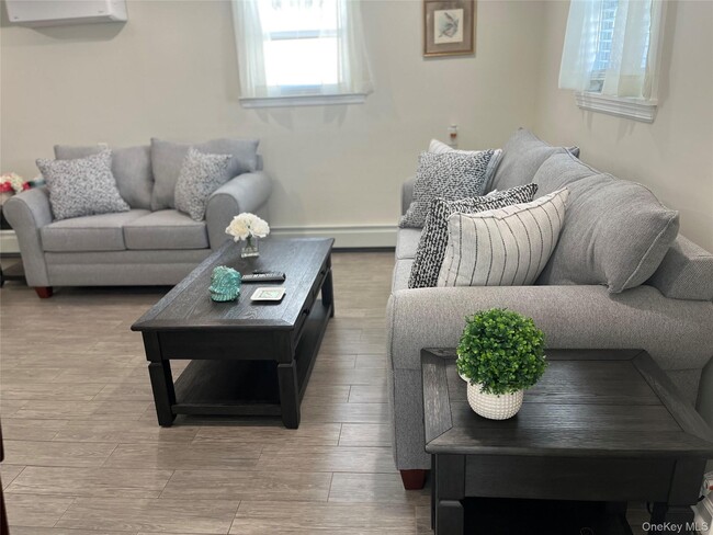 property at 321 W Walnut St