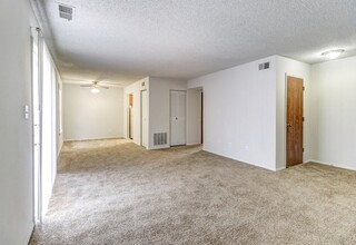 Ashley Pointe in Evansville, IN - Foto de edificio - Building Photo