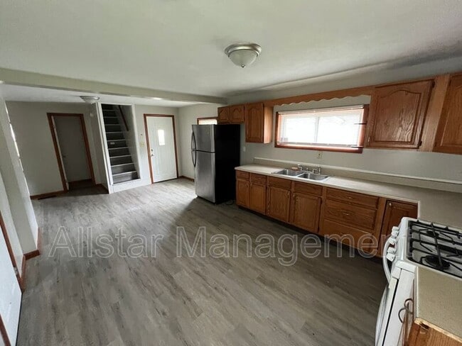 825 W Highland Ave in Ravenna, OH - Building Photo - Building Photo