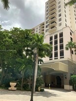 888 Douglas Rd in Coral Gables, FL - Building Photo