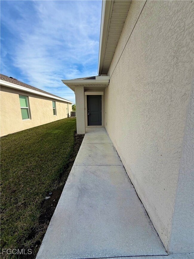 3844 Treasure Oak Wy in Ft. Myers, FL - Building Photo - Building Photo