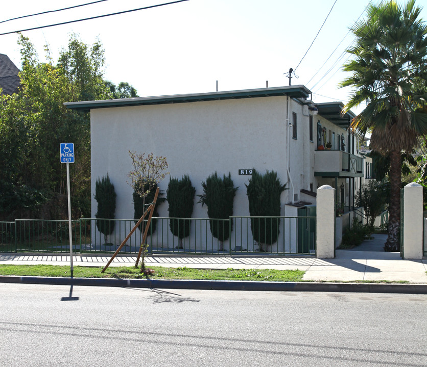 819 Kensington Rd in Los Angeles, CA - Foto de edificio