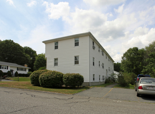 15 Kellett Dr in Milford, MA - Foto de edificio - Building Photo