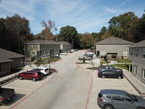 615 Hayman St in Huntsville, TX - Building Photo - Building Photo
