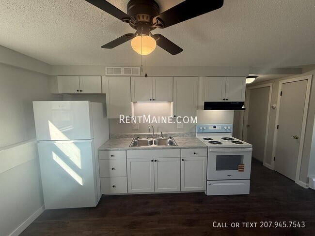 385 Pine St in Bangor, ME - Building Photo - Building Photo