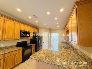 100 Riverside Dr in Dothan, AL - Building Photo - Building Photo