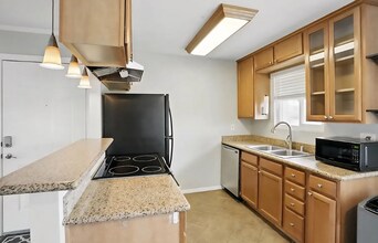 6333 College Grove Way in San Diego, CA - Building Photo - Building Photo
