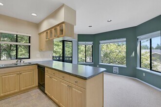 9009 Avondale Rd NE in Redmond, WA - Building Photo - Building Photo