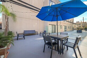 Regency Palm Court in Los Angeles, CA - Building Photo - Building Photo