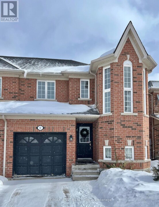 51 Lorridge St in Richmond Hill, ON - Building Photo