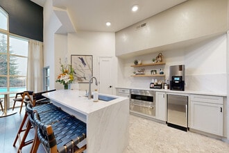 Cascade Summit Apartment Homes in West Linn, OR - Building Photo - Building Photo