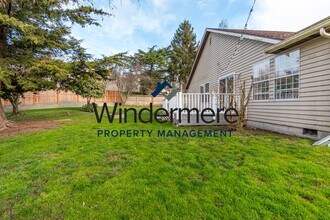 1198 SW Klickitat Terrace in Oak Harbor, WA - Building Photo - Building Photo