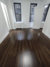 E. 46th St, Lexington Ave in New York, NY - Building Photo - Building Photo
