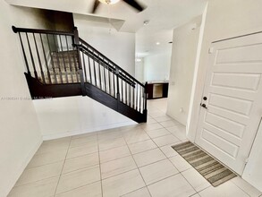 8871 NW 103rd Pl in Doral, FL - Building Photo - Building Photo