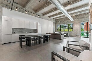 1749 NE Miami Ct, Unit 316 in Miami, FL - Building Photo