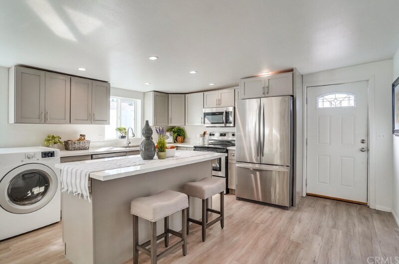 25826 Hillworth Ave in Lomita, CA - Foto de edificio