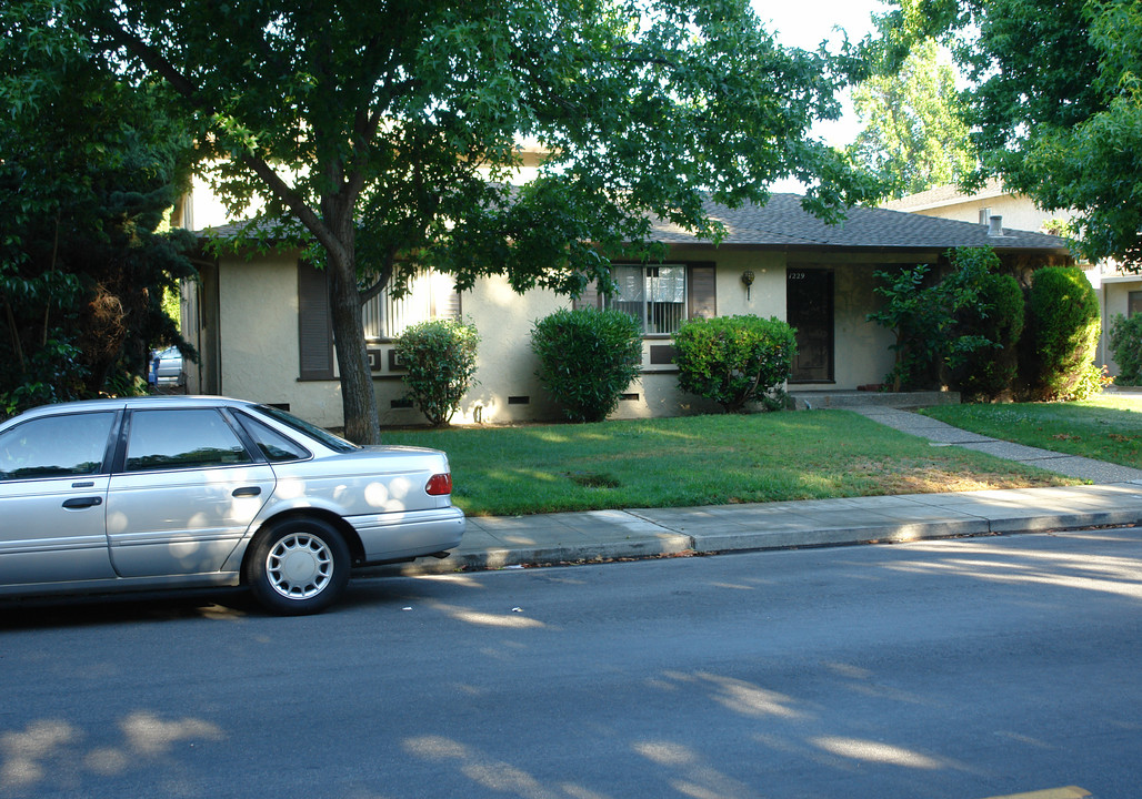 1229 Henderson Ave in Sunnyvale, CA - Building Photo