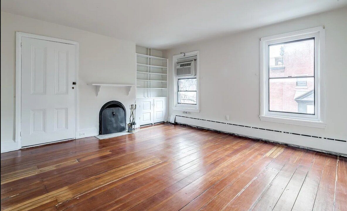 331 S 18th St in Philadelphia, PA - Building Photo