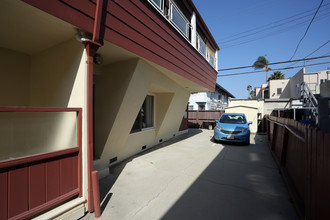 1124 S Sherbourne Dr in Los Angeles, CA - Building Photo - Building Photo