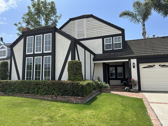 2353 Littleton Cir in Costa Mesa, CA - Building Photo - Building Photo