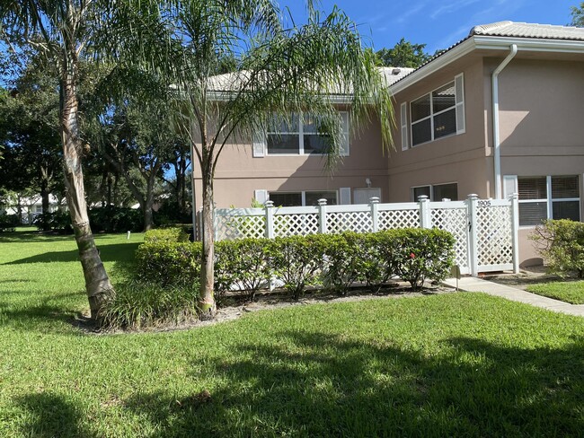 1905 Stratford Way in West Palm Beach, FL - Building Photo - Building Photo