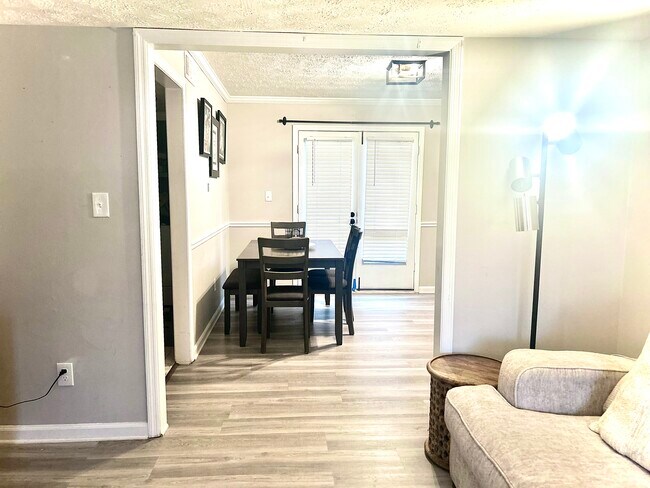property at 5004 Meadow Ln