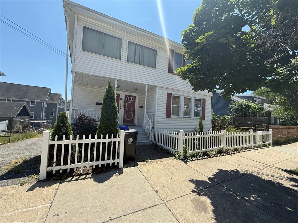 1093 Salem St in Malden, MA - Building Photo