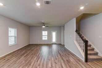 12107 Icon Rdg in San Antonio, TX - Building Photo - Building Photo