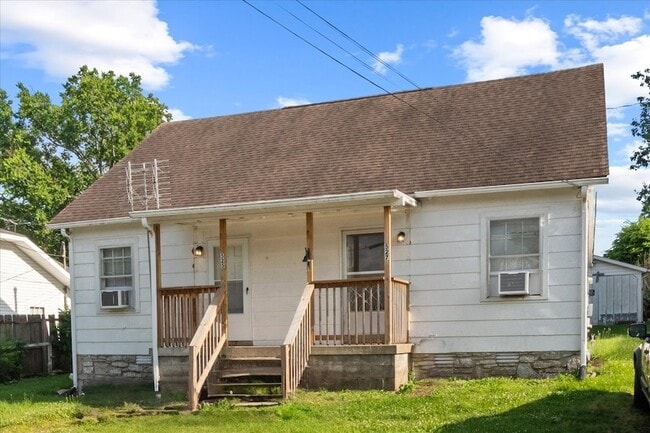 527 Maple St in Lewisburg, TN - Foto de edificio - Building Photo