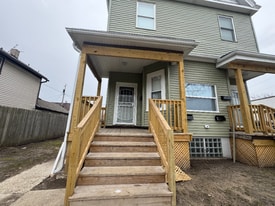 1011 S 11th St in Milwaukee, WI - Building Photo