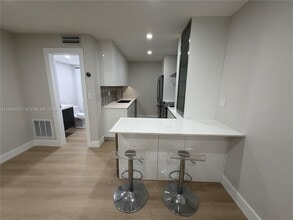 3025 Mary St in Miami, FL - Building Photo - Building Photo