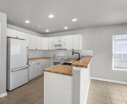 306 Connor Ct in Hinesville, GA - Building Photo