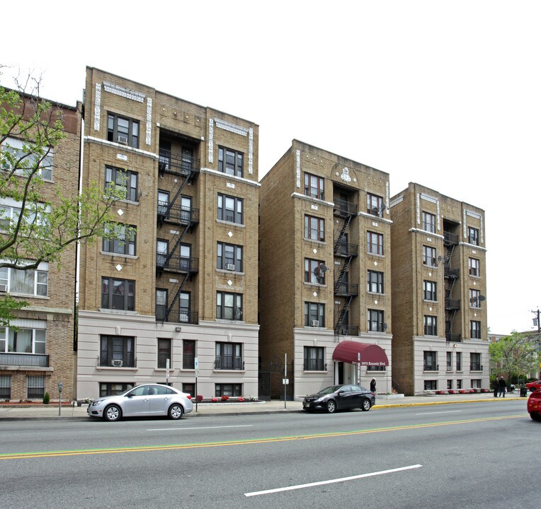 2670 John F Kennedy Blvd in Jersey City, NJ - Building Photo